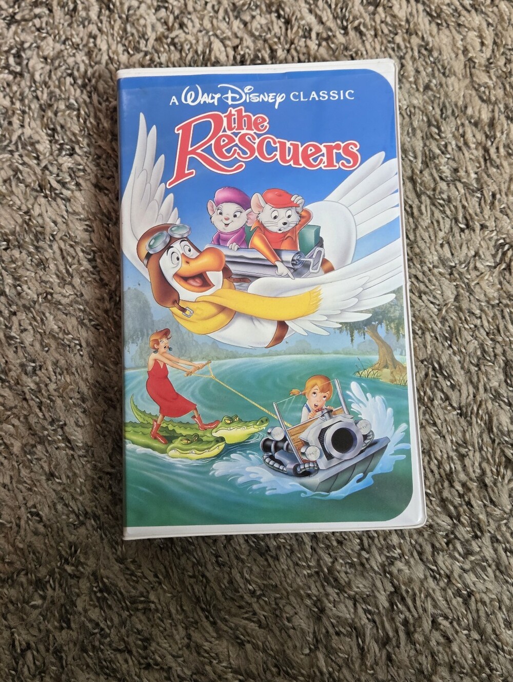 Walt Disney Classic "The Rescuers" VHS - Blue Cover